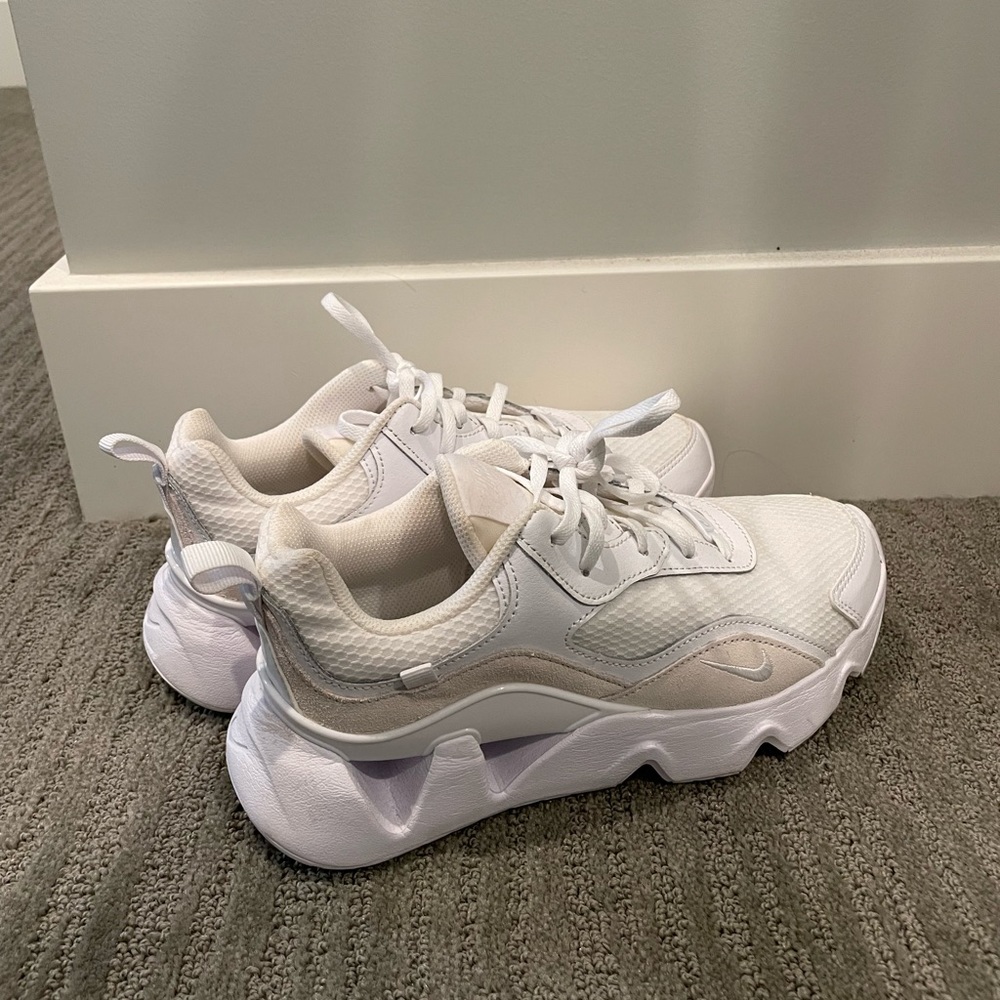 Nike Ryz 365 2 White size 6.5 Women’s